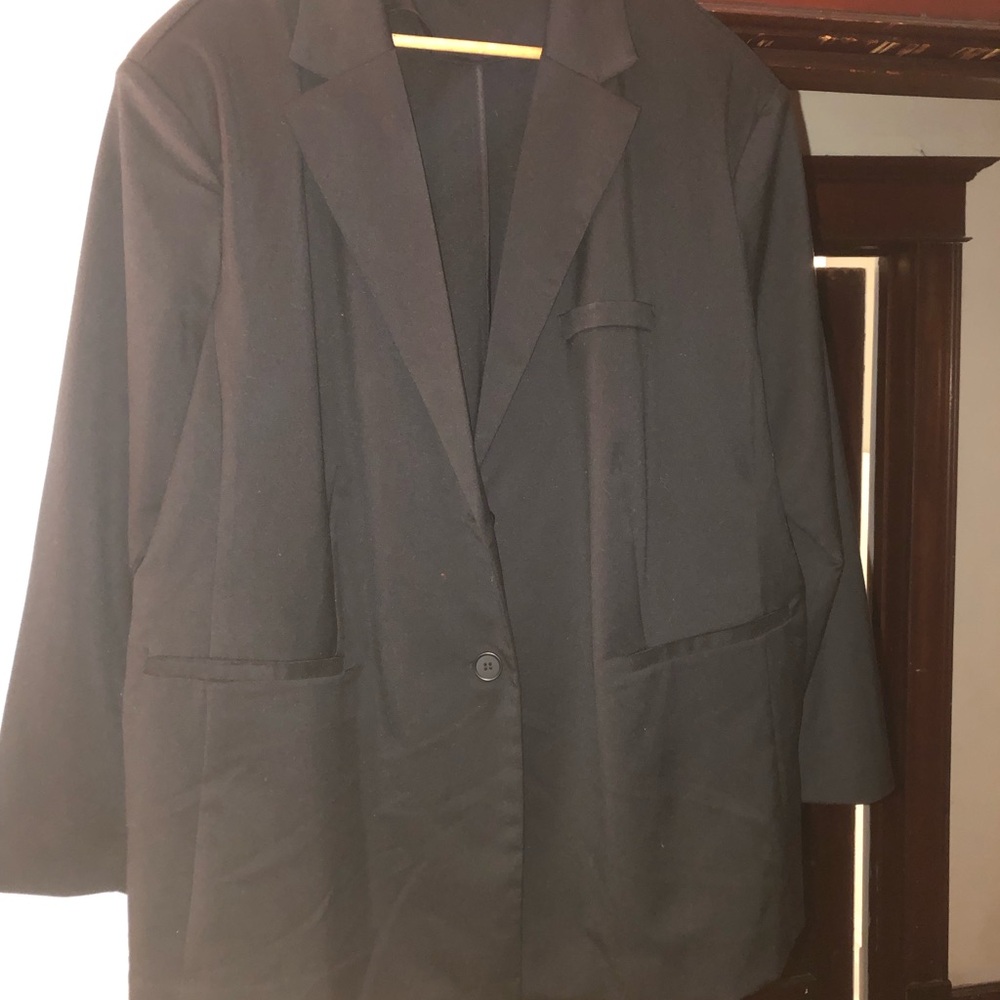 NWOT Women’s oversized Single-Button Blazer